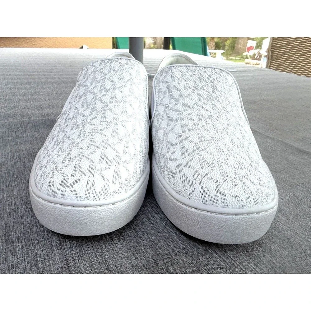 Michael Kors Keaton Slip On Sneakers Womens 9.5 M White Logo Low Top EUC!